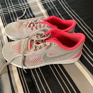 Girls Nike tennis shoes